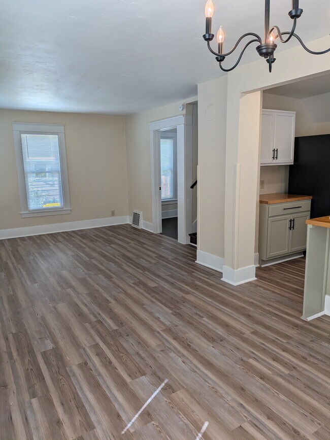Sala de estar - 2214 Hamilton Rd