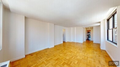 Building Photo - 333 E 49th St
