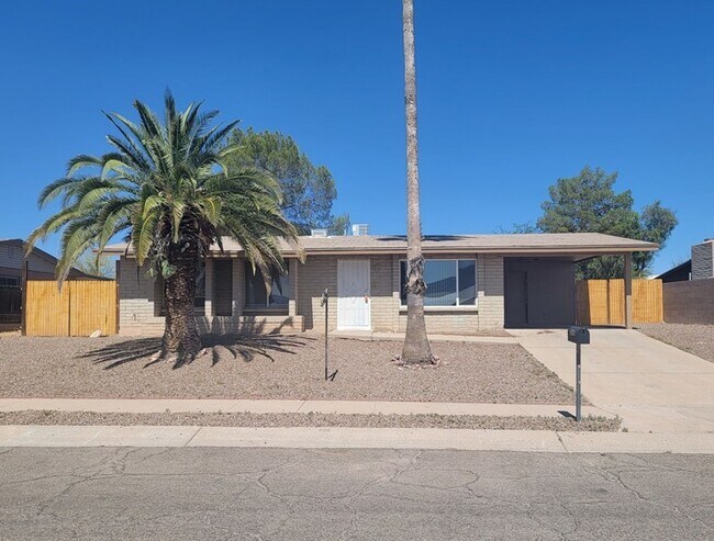 Building Photo - Eastside Classic 3 Bedroom 2 Bath