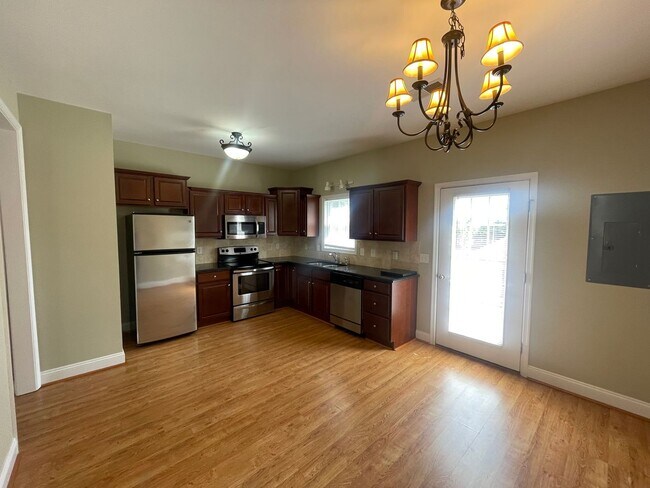Foto del edificio - Gorgeous Upscale Townhouse (Wiggington Road)