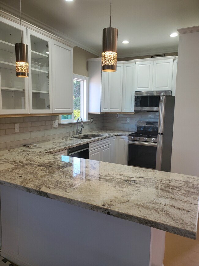 Kitchen - 6475 Dwane Ave