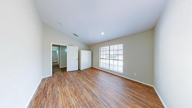 Building Photo - 2108 Wilmette Dr