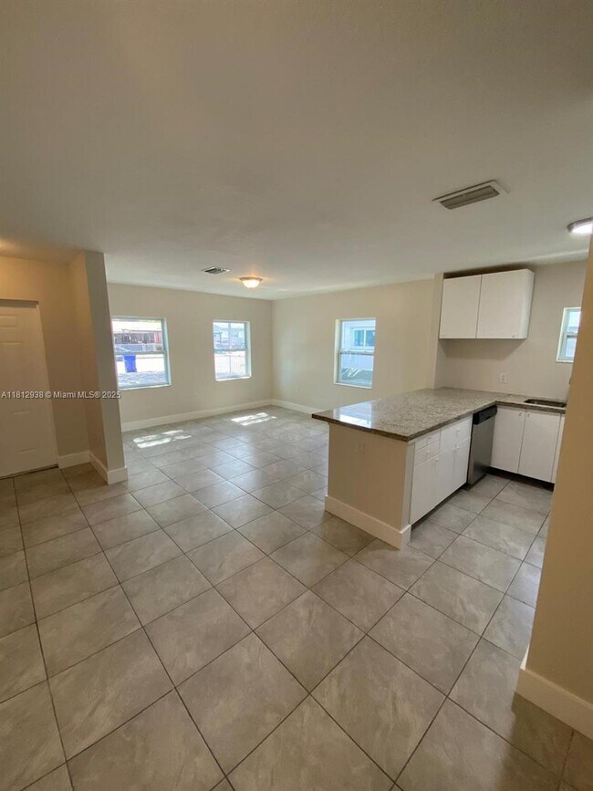 Foto del edificio - 5447 NW 5th Ct