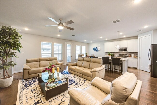 Foto del edificio - 9210 Lair Cove Dr