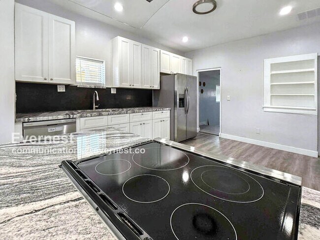 Foto del edificio - 2331 N Richland St