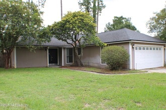 Building Photo - 10315 Docksider Dr E