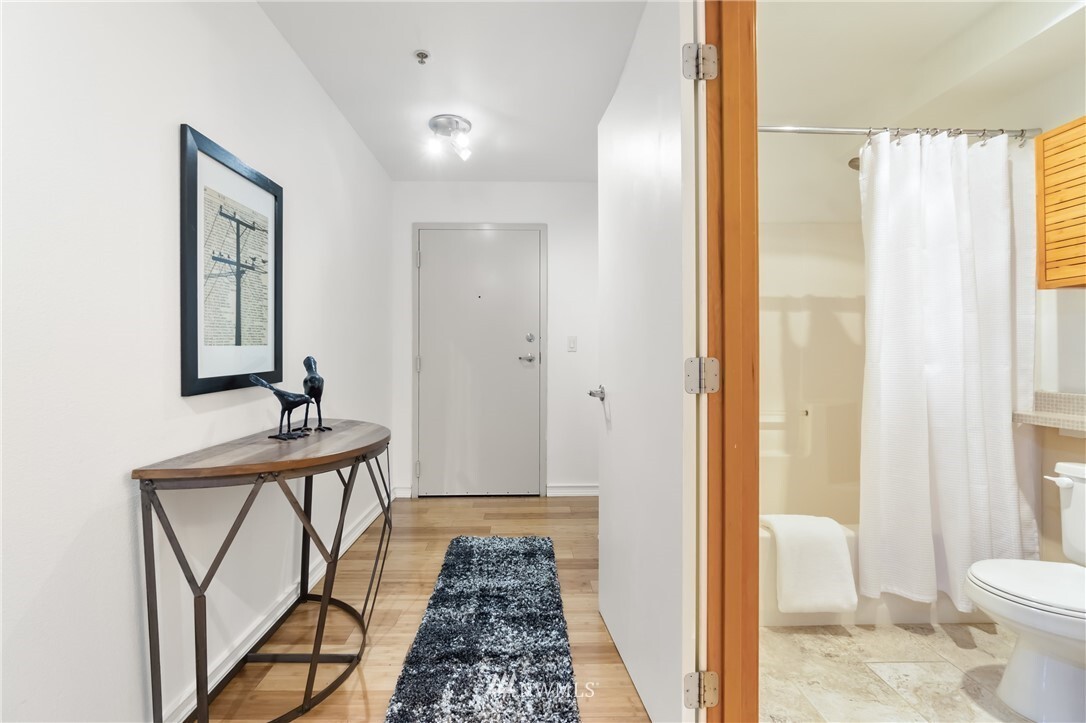 Foto principal - 4020 Aurora Ave N