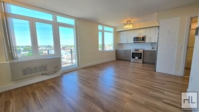 Building Photo - Top-Floor 1-Bedroom with Private Balcony & Manhattan Skyline Views!