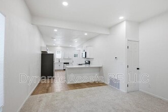 Building Photo - 542 E 23rd St