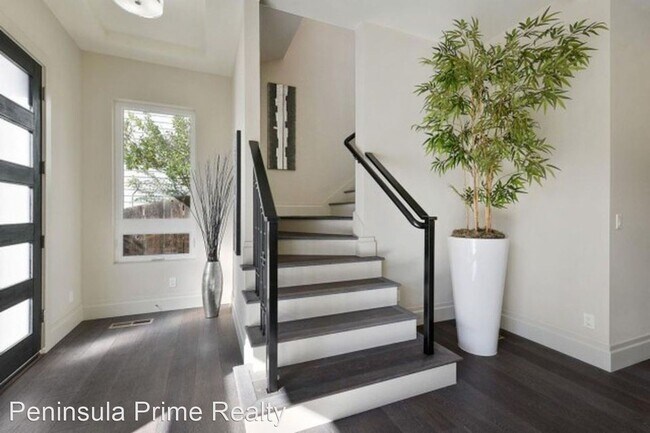 Foto del edificio - 4 br, 3 bath House - 46 Roslyn Avenue