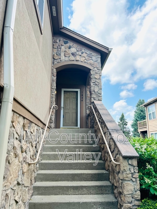 Building Photo - 1844 Crenshaw Cir