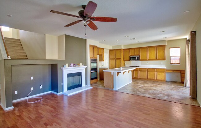 Foto del edificio - Stunning 3-Bedroom, 3-Bathroom Home for Re...