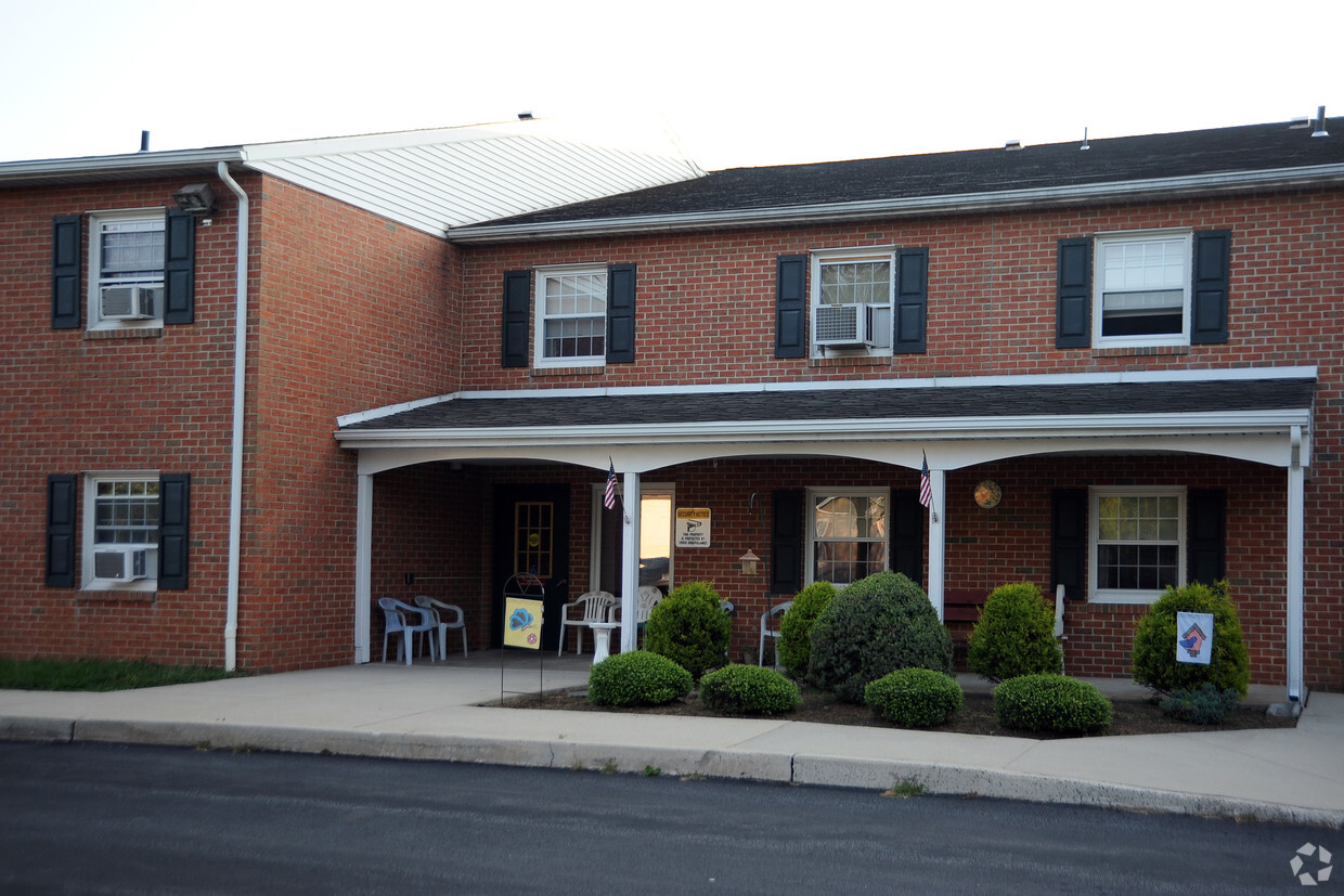 Foto del edificio - Laurel Court Apartments