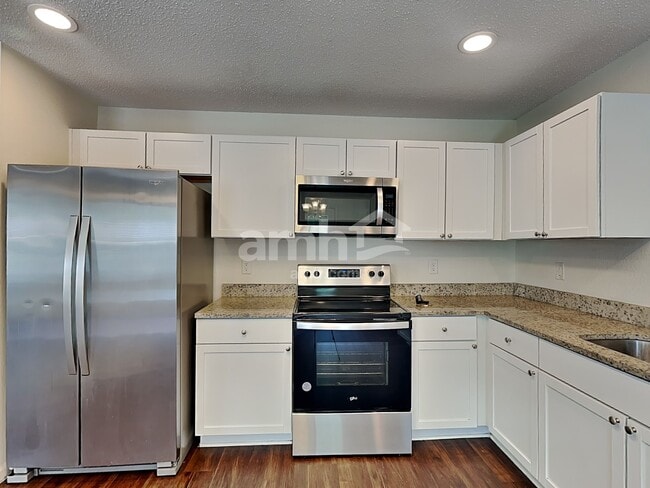 Foto del edificio - 12483 Old Pond Rd
