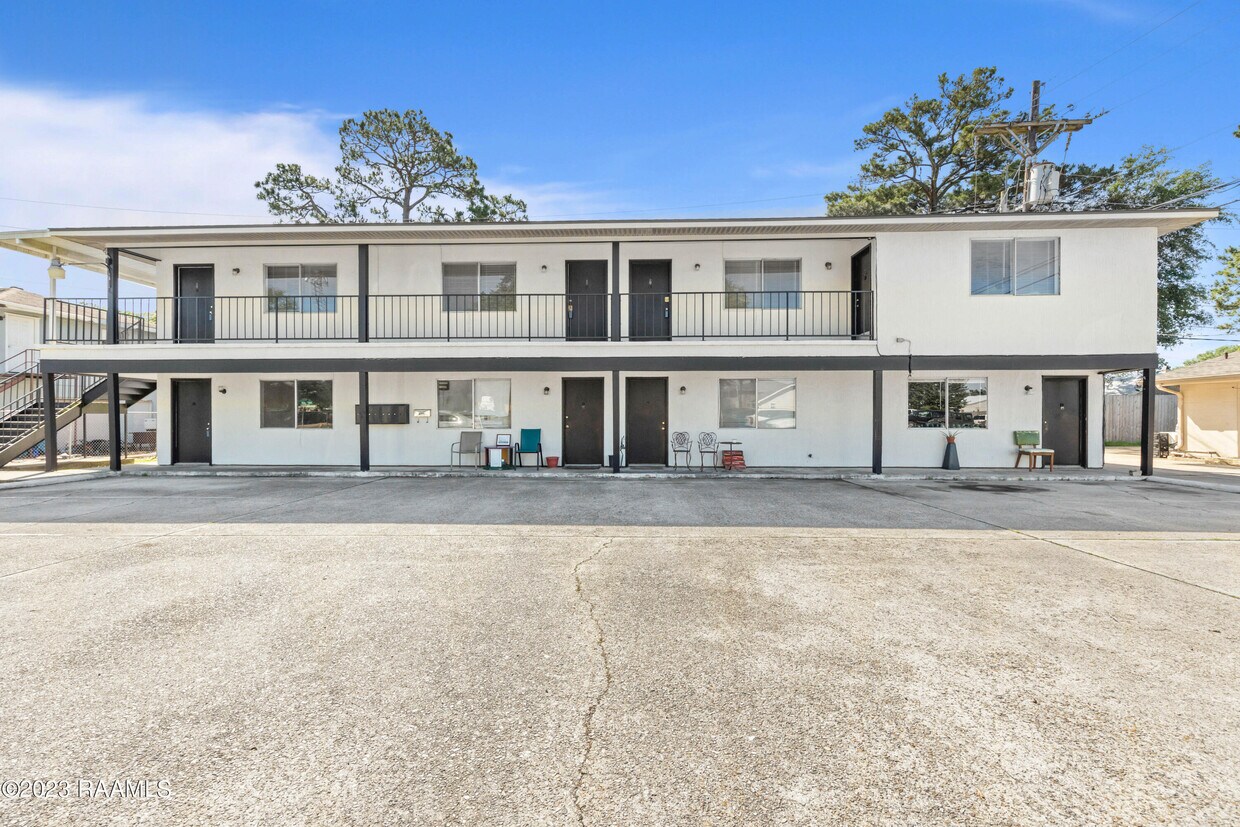 103 St Unit E, Lafayette, LA 70503 Room for Rent in