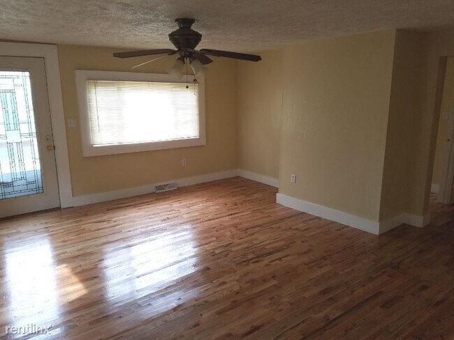 Building Photo - 3 br, 1.5 bath House - 5042 Walton Rd