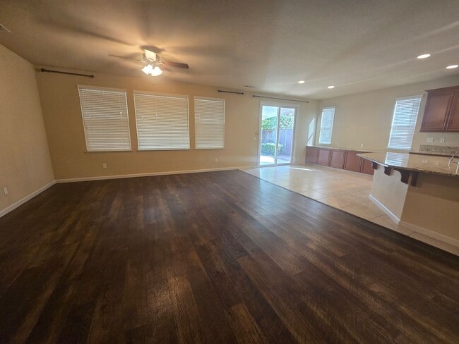 Foto del edificio - 339 Applegate Dr