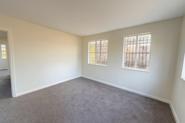 Foto del edificio - Freshly Updated Home with Bonus Space & Large Fenced Backyard