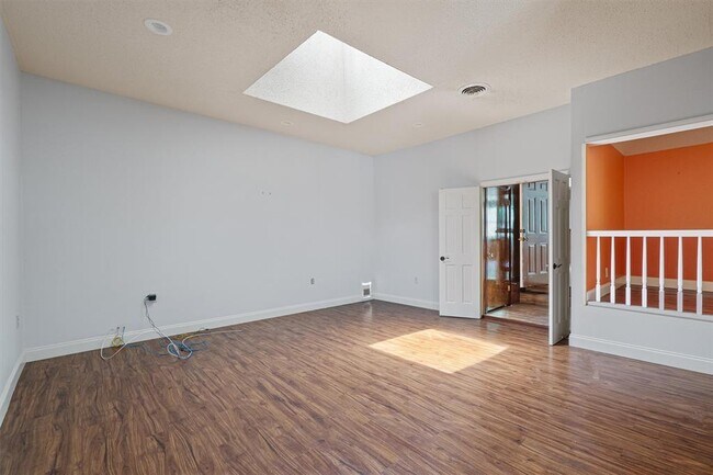 Building Photo - 2106 Allred Dr