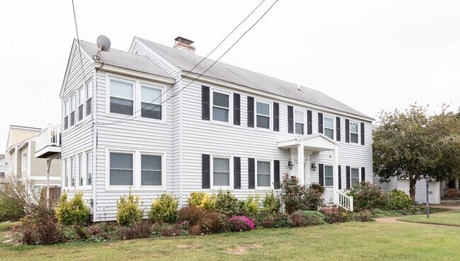 Building Photo - The Seashore Getaway House