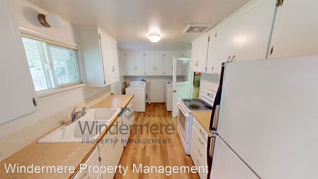 Building Photo - 2 br, 1 bath House - 229 SE Sunny Drive