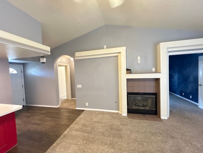 Building Photo - Beautiful Home