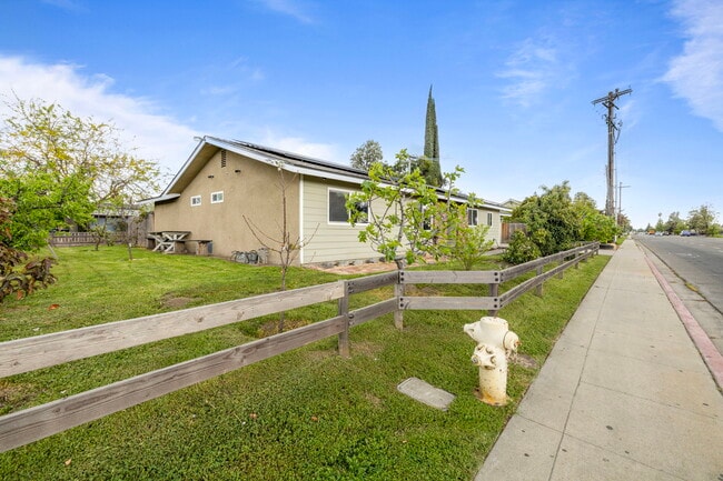 Foto del edificio - 1212 S Demaree St