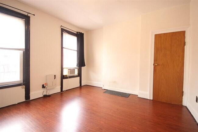 Building Photo - 407 4th St
