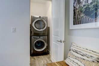 Building Photo - 1211 Caroline St Building Photo - 1211 Caroline St