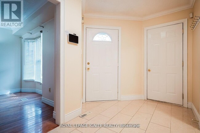 Building Photo - 265 Wright Crescent