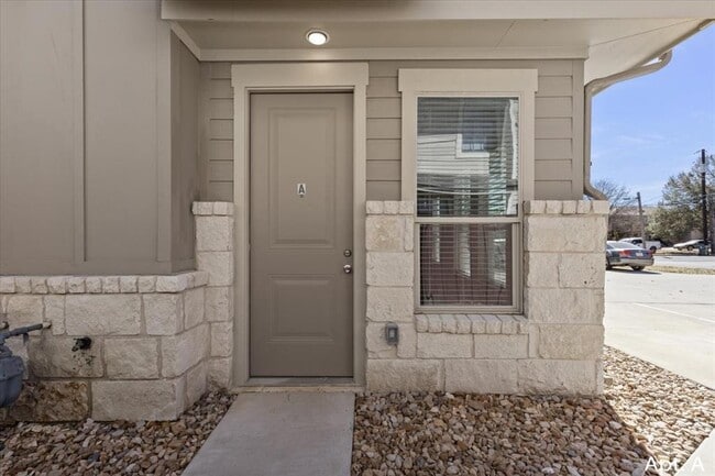 Building Photo - 2225 Katy Ln