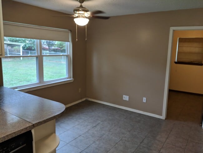 Building Photo - Cute Home on a Corner Lot!!!