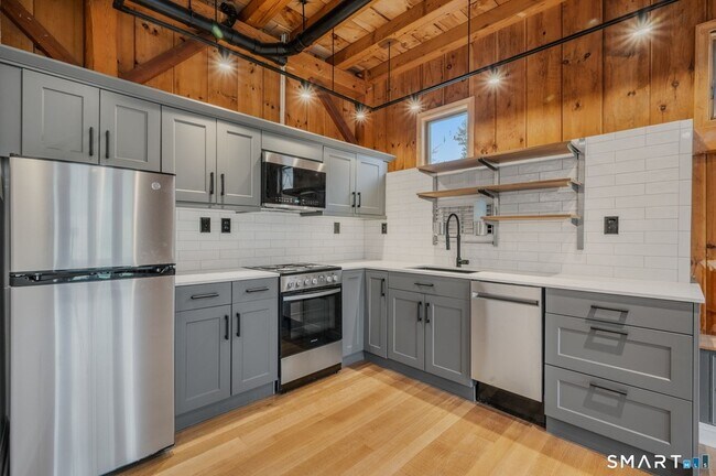 Foto del edificio - 13 Meadowood Ln