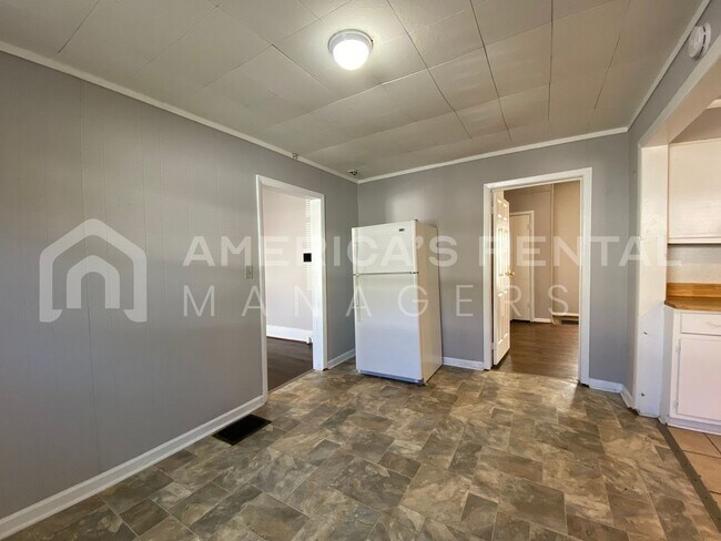 Building Photo - Home for Rent in East Lake! View with 48 H...