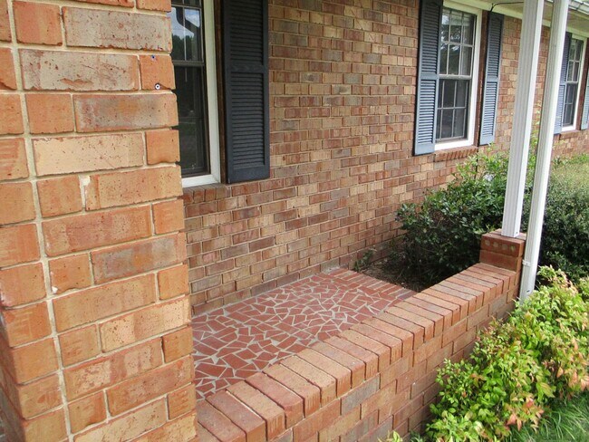 Foto del edificio - Updated 4 Br brick home in Martinez