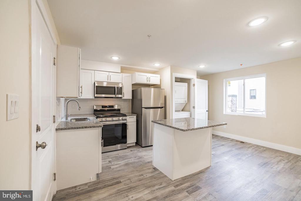 Foto principal - 5047 Baltimore Ave