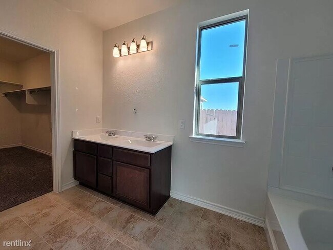 Building Photo - 4 br, 2 bath House - 233 Deer Crest Drive