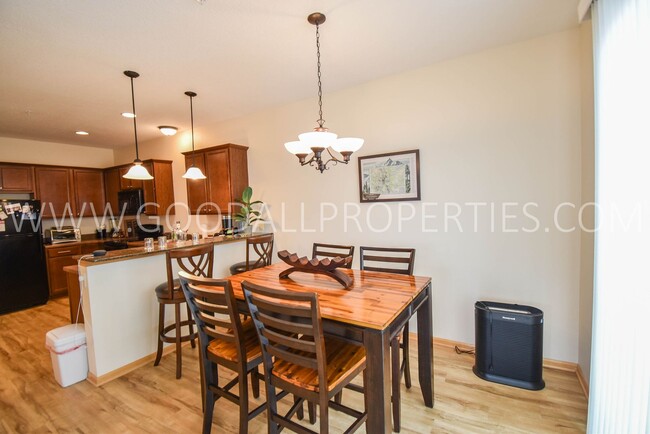 Foto del edificio - 2 Bedroom 2.5 Bathroom In West Des Moines