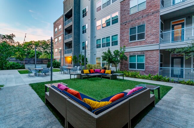 Foto del edificio - 1111 Austin Hwy
