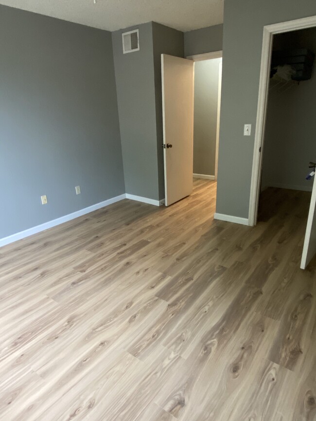 Building Photo - 2550 N Alafaya Trl