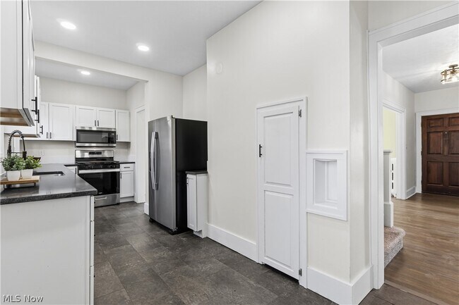 Foto del edificio - 14605 S Woodland Rd