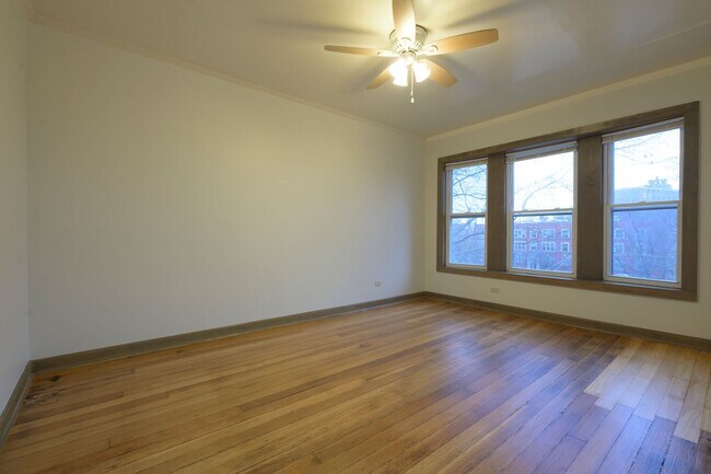 Building Photo - 664-666 E 50th Place