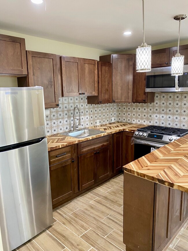 Cocina - 2296 Cutler St