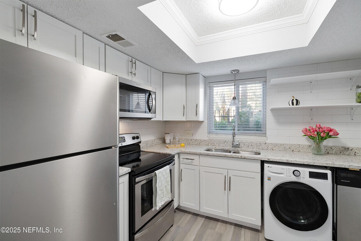 Foto principal - 6655 Bell Tower Ct