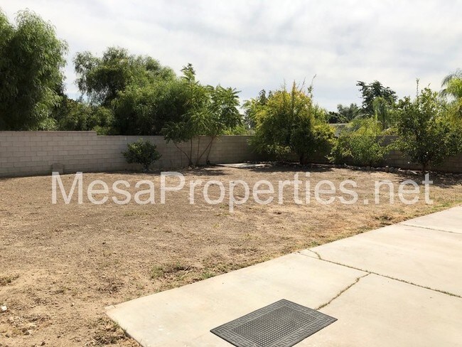 Building Photo - Single Story 4 Bedroom House in Fontana