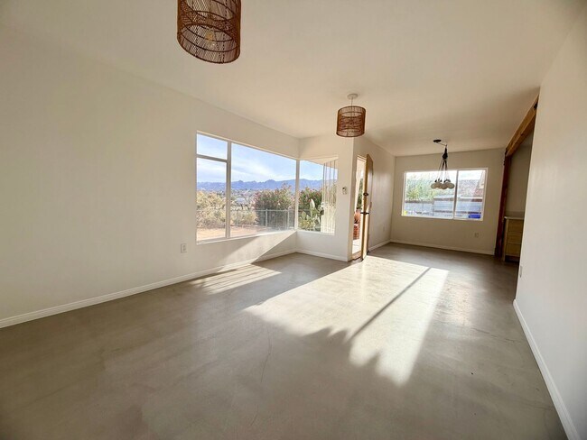 Foto del edificio - Modern 3-Bedroom Desert Bungalow with Stunning Views – Unfurnished - Price reflects MOVE IN SPECI...