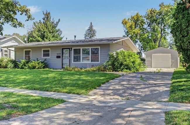 Building Photo - CHARMING RANCH!! 3 Bed, 1 Bath Home in Ames