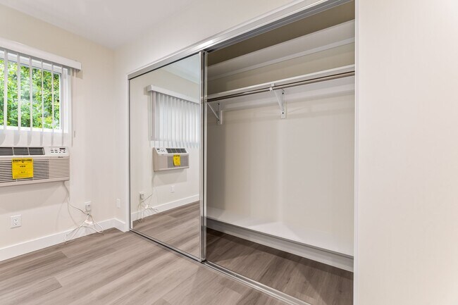 Foto del edificio - 5409 Radford Ave
