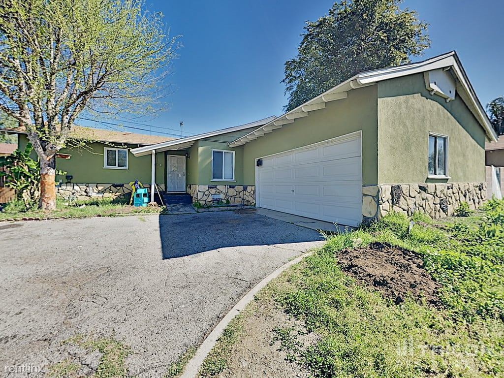 Primary Photo - 2882 St Elmo Dr