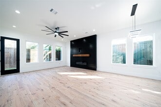 Building Photo - 2501 Parker Rd